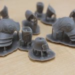 今朝出力したパーツは無事でした。原因不明ですが、最後の一層で止まってしまったようです。それにしても、モデラで複数のエンドミルを使い分けながら丸2日かかって削ってた頃と比べると、僅か4時間余りで画像のパーツが出せるのは隔世の感があります。 #wf2019w #DemonsSouls #PhrozenShuffle https://t.co/C6EluFJ1NP