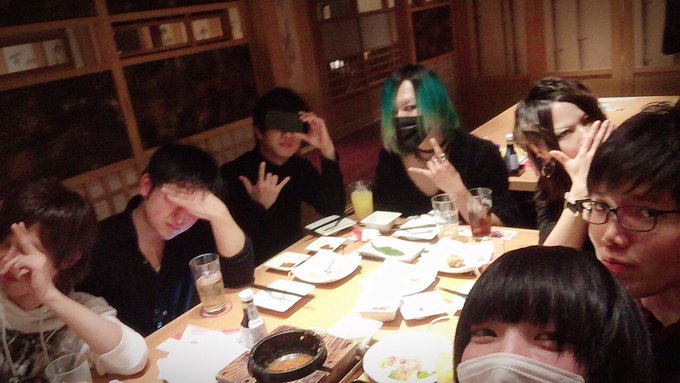 一昨日に夕凪のメンバーと俺たちcaligulaのメンバーで交流会をしてきました同じV系同士でいろんな話が出来て、いい思い 一昨日に夕凪のメンバーと俺たちcaligulaのメンバーで交流会をしてきました同じV系同士でいろんな話が出来て、いい思い