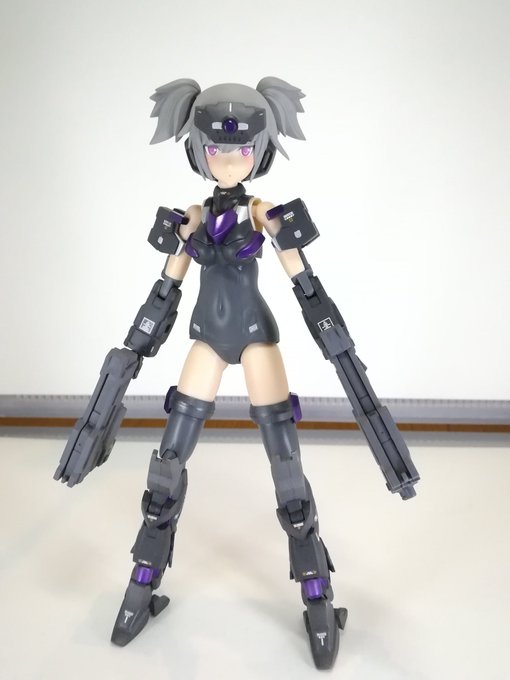 うちの新しい娘、本体部分完成しました!武装部分も鋭意制作中!今回はダークグレーとバイオレットで重厚?な感じを目指してみま うちの新しい娘、本体部分完成しました!武装部分も鋭意制作中!今回はダークグレーとバイオレットで重厚?な感じを目指してみま