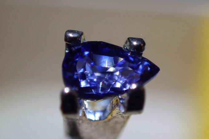 <コーンフラワーブルーサファイア>0.51ct カラー鑑別書あり誰かが「宝石の国」オリジナル創作宝石キャラ絵で「 <コーンフラワーブルーサファイア>0.51ct カラー鑑別書あり誰かが「宝石の国」オリジナル創作宝石キャラ絵で「