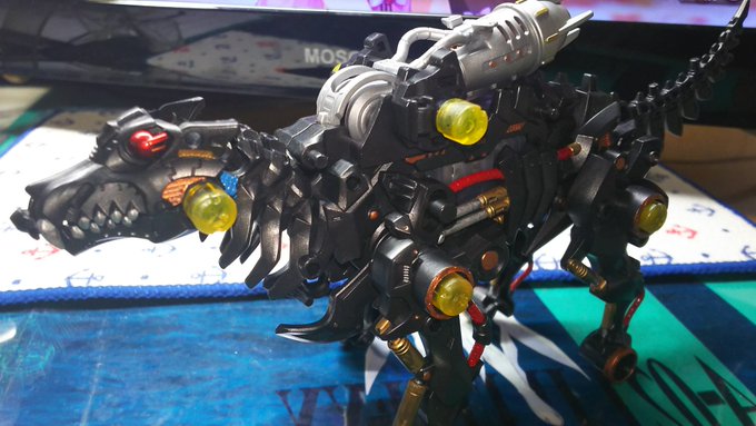 フレームの細かい部分に色着けるの楽しいけど目が疲れて来た(((^_^;)#ゾイド#俺ゾイド#ゾイドワイルド フレームの細かい部分に色着けるの楽しいけど目が疲れて来た(((^_^;)#ゾイド#俺ゾイド#ゾイドワイルド