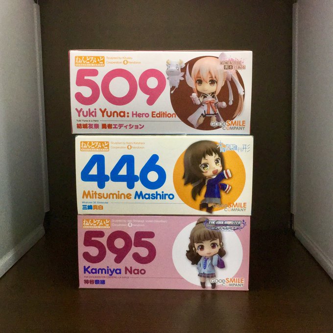 じゃあ何で買ったかと言うと未確認で進行形の真白(箱写真真ん中)が出た時に中の人繋がりで集めようってことになり、同じ年に友 じゃあ何で買ったかと言うと未確認で進行形の真白(箱写真真ん中)が出た時に中の人繋がりで集めようってことになり、同じ年に友