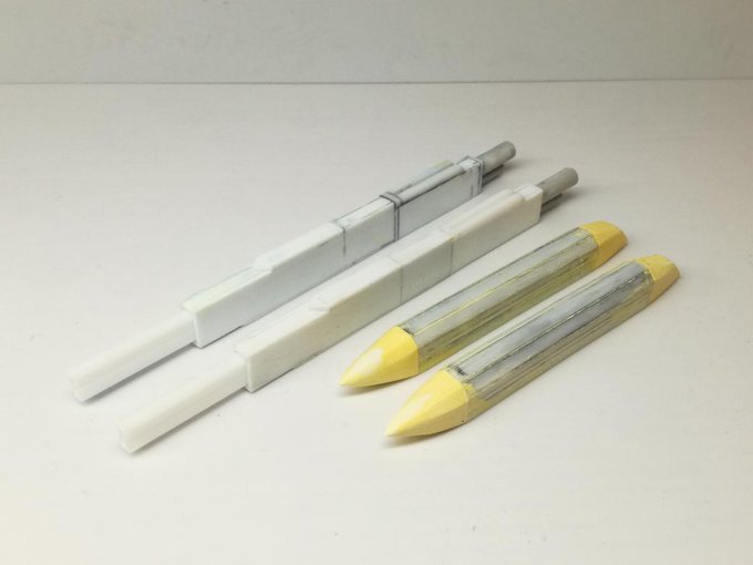 両側2パイロンづつ使用して吊るすレールガン完成!と、言ってもまだ形状が出来ただけだけど...ハリアーのガンポッドのように 両側2パイロンづつ使用して吊るすレールガン完成!と、言ってもまだ形状が出来ただけだけど...ハリアーのガンポッドのように