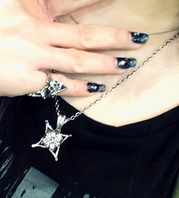 おはすと!毎日ケラストの服を着たいけど仕事柄…って方も!華奢なネックレスなら隠しつつ着けられるのでは?▶︎4枚目An-t おはすと!毎日ケラストの服を着たいけど仕事柄…って方も!華奢なネックレスなら隠しつつ着けられるのでは?▶︎4枚目An-t