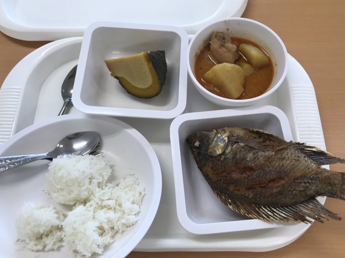 工場の昼ごはんをご紹介します。揚げプラーニン天地無用、骨つきチキン&じゃがいもカレー、まるごとかぼちゃプリン 工場の昼ごはんをご紹介します。揚げプラーニン天地無用、骨つきチキン&じゃがいもカレー、まるごとかぼちゃプリン