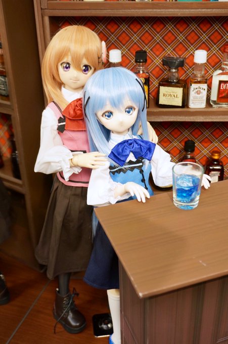 「チノちゃんもふもふしちゃうよっ!」「ココアさん、うっとうしいです」「(なんかうしろの方、気が散るんですけど……)」#g 「チノちゃんもふもふしちゃうよっ!」「ココアさん、うっとうしいです」「(なんかうしろの方、気が散るんですけど……)」#g