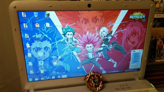 ベイブレードバーストの新しい壁紙、喜んでます😁子供がマイクラ始める前に撮影📷 ベイブレードバーストの新しい壁紙、喜んでます😁子供がマイクラ始める前に撮影📷