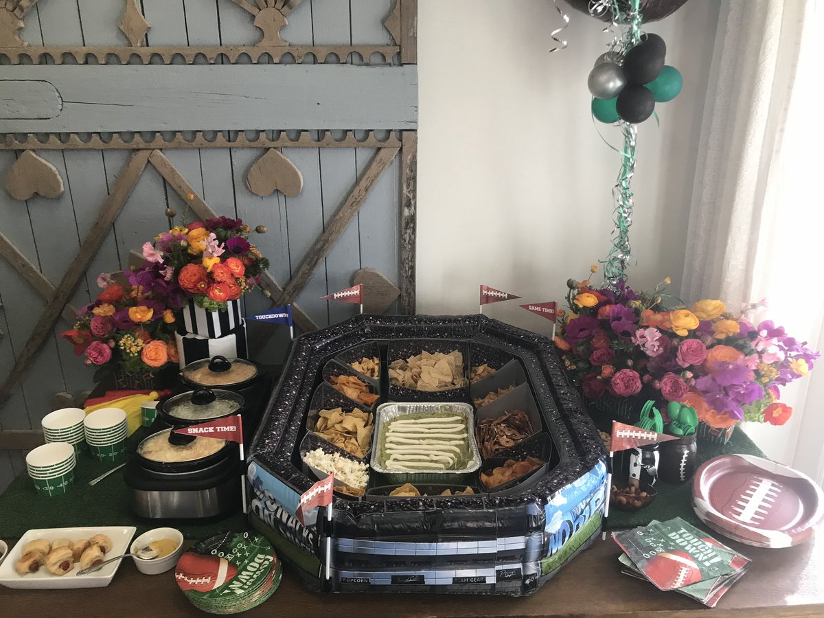 Super Bowl Snacks! Thanks for all of your suggestions ???? https://t.co/wLXCsA9gue