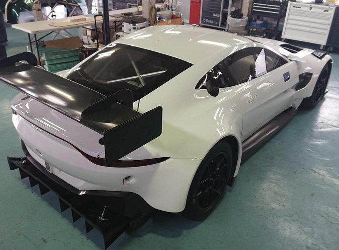 新型Vantage GT3が日本へ到着しました!既にイギリスでのシェイクダウン走行は終えていますが、来週には富士にて動作 新型Vantage GT3が日本へ到着しました!既にイギリスでのシェイクダウン走行は終えていますが、来週には富士にて動作