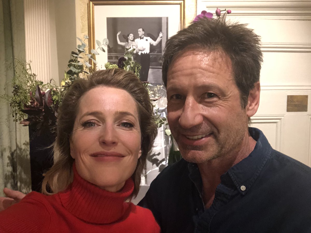 Mom and dad backstage @AllAboutEvePlay. 
Thanks for coming @davidduchovny! https://t.co/RwsPuw6ewv