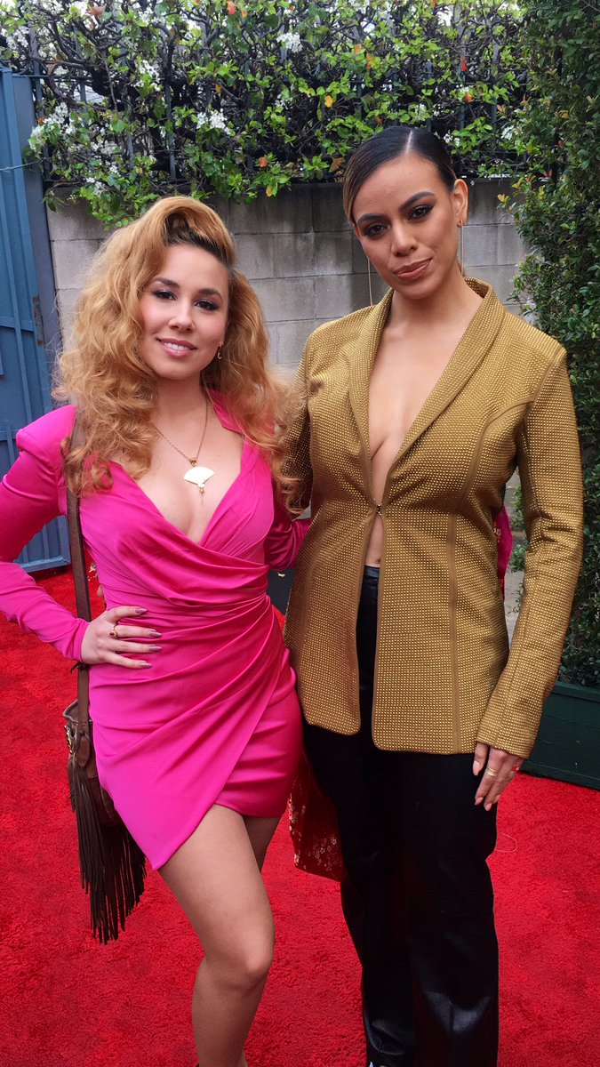 RT @HaleyReinhart: Red carpet with Miss @dinahjane97 at @IamStevenT ‘s #grammyparty @JaniesFund ???? nice to meet cha! https://t.co/OaiY3Ck3zs