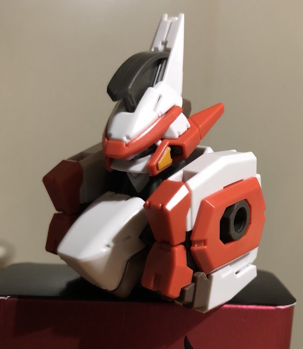 #フルメタルパニック の #レーバテイン のプラモデルを作っています。頭に次いで胸が完成。胸のパーツが開いて鉤爪(?)が #フルメタルパニック の #レーバテイン のプラモデルを作っています。頭に次いで胸が完成。胸のパーツが開いて鉤爪(?)が