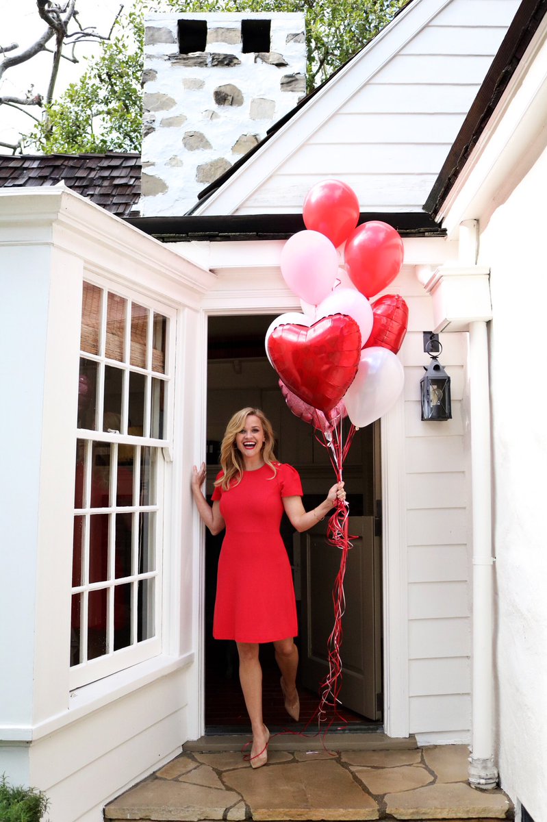 Love is in the air… ???????? Happy #ValentinesDay! (???? by @draperjames) https://t.co/ep17u0e39J