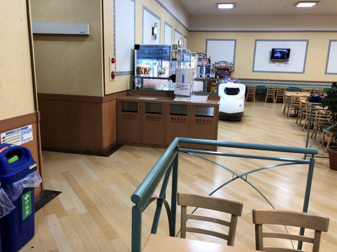 ゲーセンとかけ離れた場所のフードコートにクレゲが置いてある感じ結構良き← ゲーセンとかけ離れた場所のフードコートにクレゲが置いてある感じ結構良き←