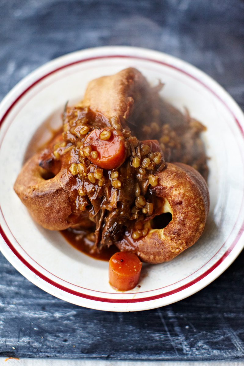 Brisket stew & yorkies...because Yorkshire puddings aren't just for your #SundayRoast!! https://t.co/fm8HOyy8xU