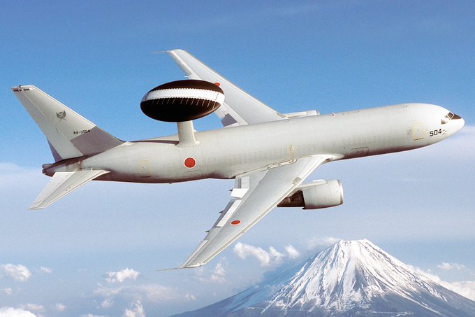 昨日テレ東で放送されていた自衛隊の番組で、とっても印象的な円盤型レーダーを搭載した航空自衛隊E767が紹介されていた。こ 昨日テレ東で放送されていた自衛隊の番組で、とっても印象的な円盤型レーダーを搭載した航空自衛隊E767が紹介されていた。こ