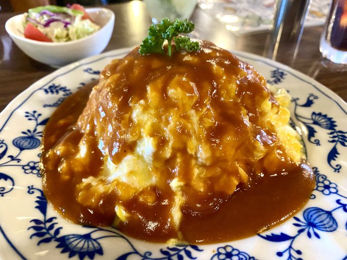 アニメに出てきたオムライスがそのまま頂ける上に味はピカイチ。その上「天体のメソッドのオタクです」って店員にカミングアウト アニメに出てきたオムライスがそのまま頂ける上に味はピカイチ。その上「天体のメソッドのオタクです」って店員にカミングアウト