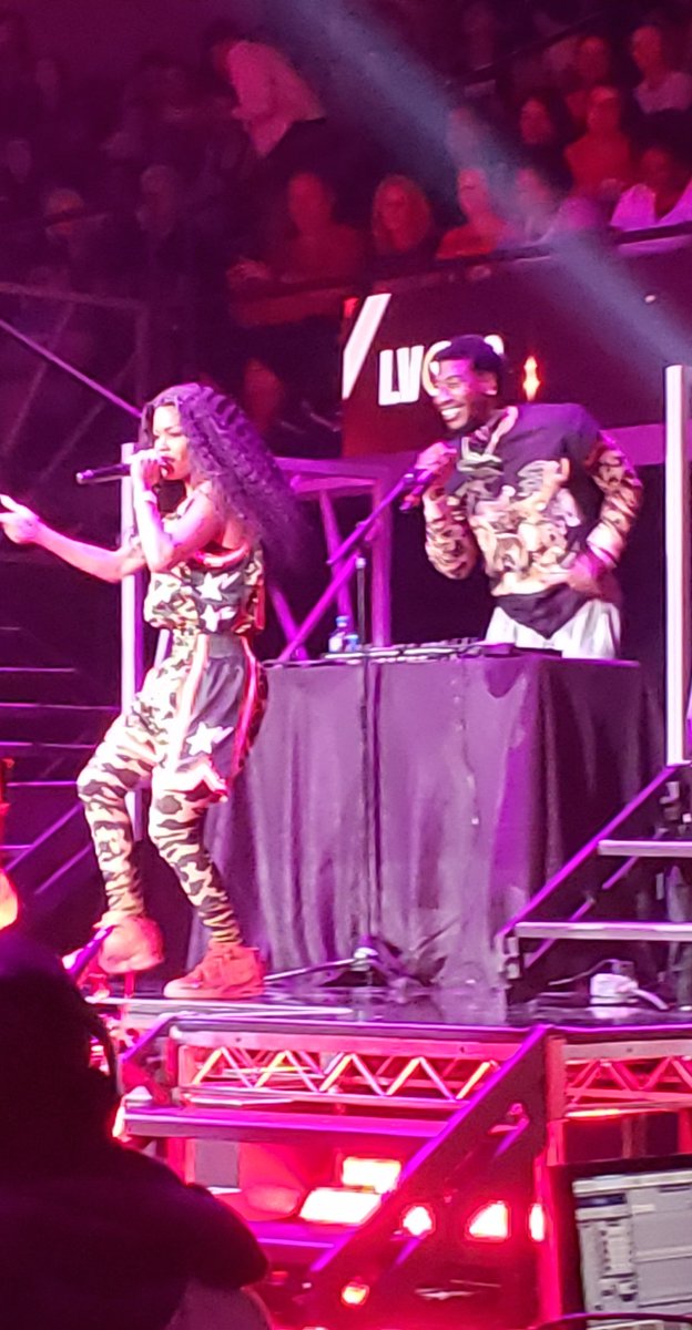 RT @TheUndefeated: Teyana Taylor just played the #WNBAAllStar halftime show with Iman Shumpert as her DJ ???????????? https://t.co/1pnhRztSM8