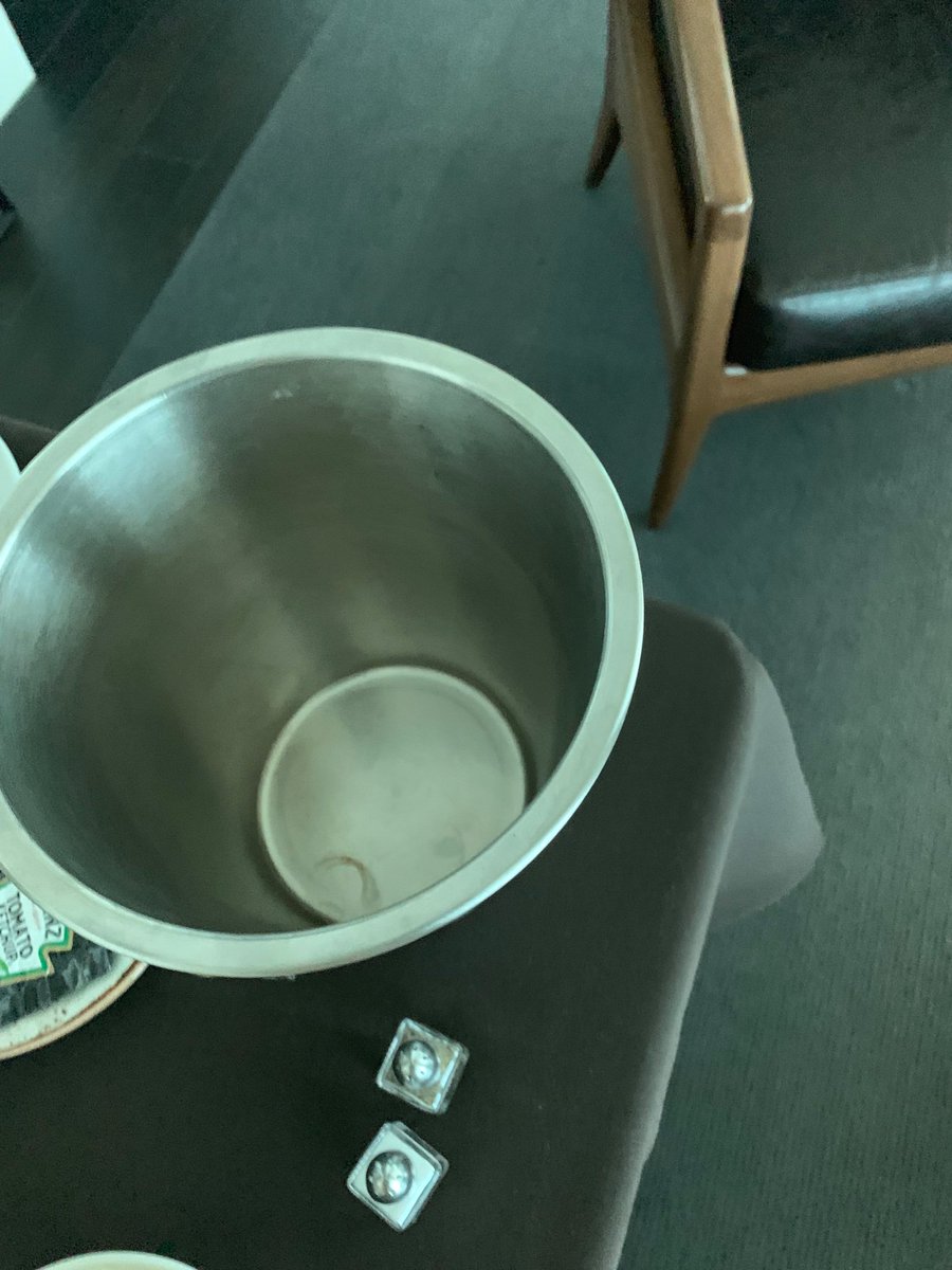 Update there is no ice In the ice bucket. ????????‍♀️ https://t.co/akVetoYdbs