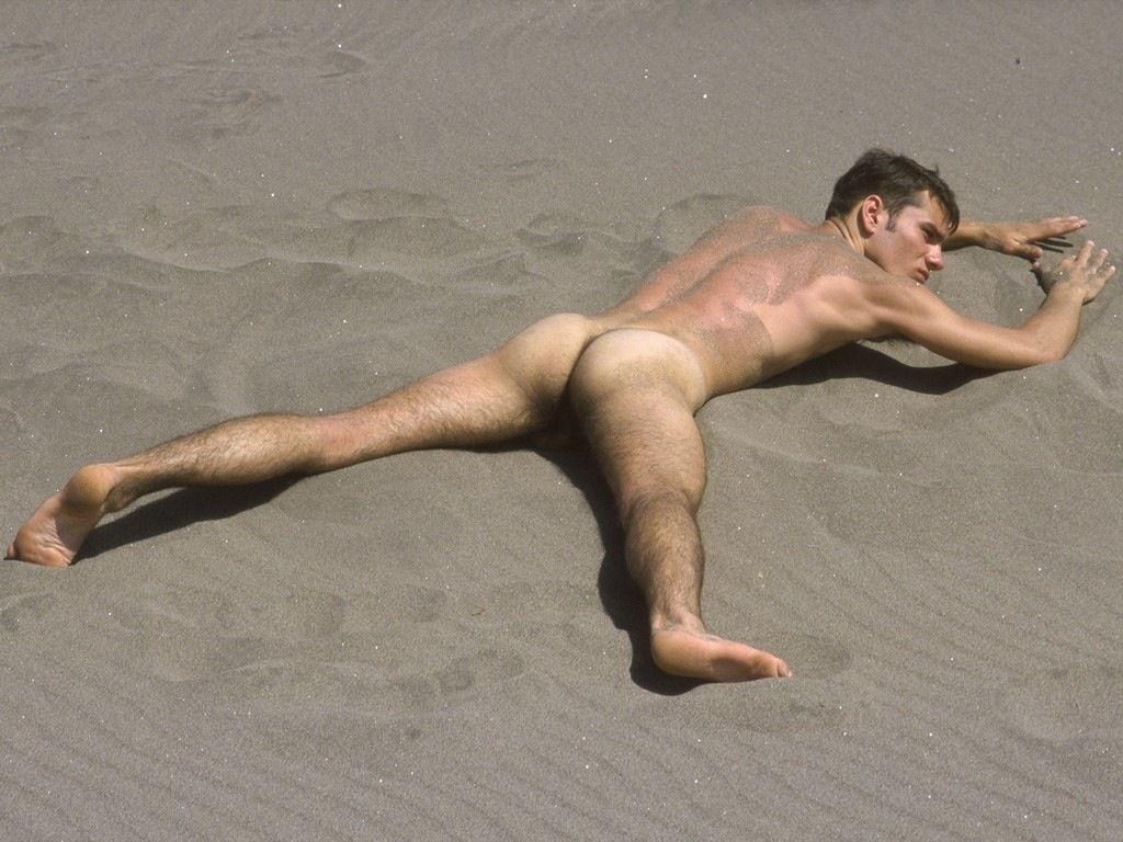 Фото Обнаженных Мужчин На Пляже