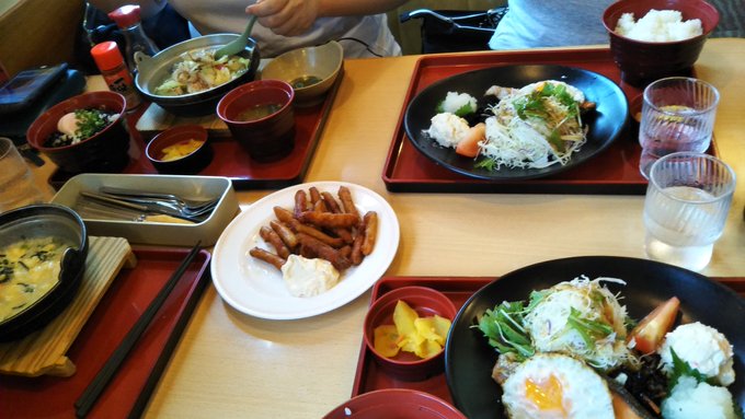 大阪から戻って みんなで朝ご飯食べて、ようやく帰宅🏠荷物を片付けて録画しておいた「鬼滅」と「ロードエルメロイ」を見たい! 大阪から戻って みんなで朝ご飯食べて、ようやく帰宅🏠荷物を片付けて録画しておいた「鬼滅」と「ロードエルメロイ」を見たい!