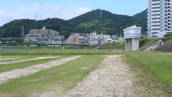 女子かう生 聖地巡礼続きこちらは一致度低いですねさっきのツイートの1,2枚目が最も一致してます#女子かう生 女子かう生 聖地巡礼続きこちらは一致度低いですねさっきのツイートの1,2枚目が最も一致してます#女子かう生
