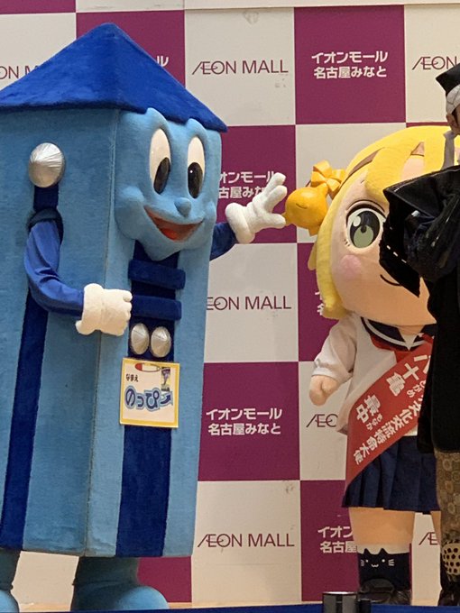 八十亀ちゃんの髪飾りにちょっかいを出すのっぴー 八十亀ちゃんの髪飾りにちょっかいを出すのっぴー
