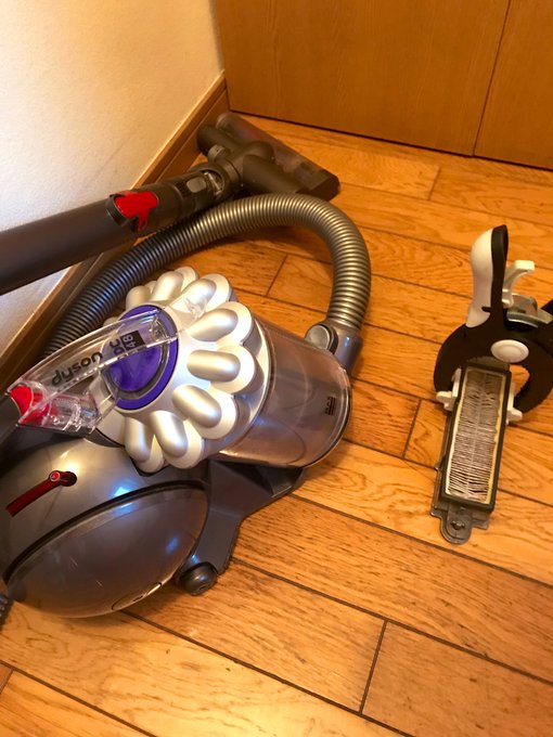 今日一日家から出ないで掃除して、調子が悪い掃除機を直して😊まちカドまぞく、とコップクラフトを観ながら昨日買った牛モツ煮を 今日一日家から出ないで掃除して、調子が悪い掃除機を直して😊まちカドまぞく、とコップクラフトを観ながら昨日買った牛モツ煮を