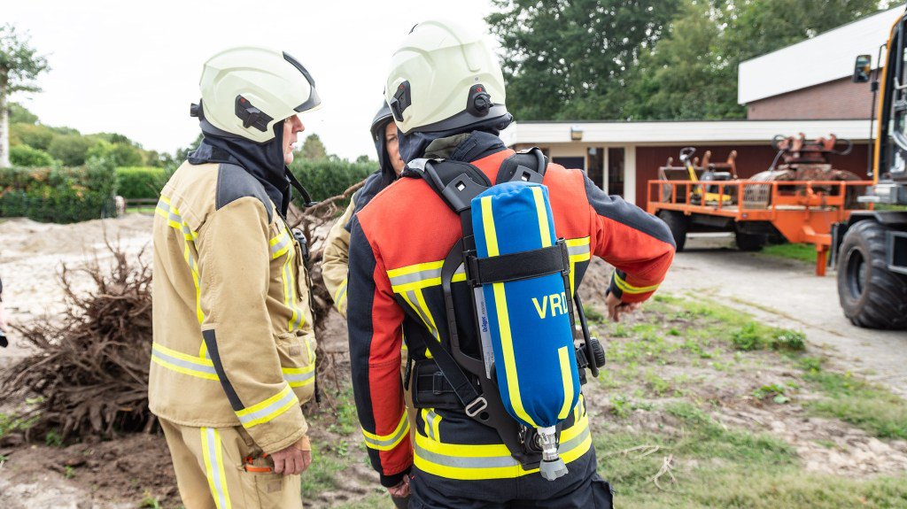 Brandweer komt in actie voor gaslek bij buurthuis De Strobbe in Emmer-Compascuum..