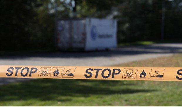 Grote inzet om dampende container Ede [EDE] De brandweer is met meerdere eenheden uitgerukt naar de Maxwellstraat in Ede.
