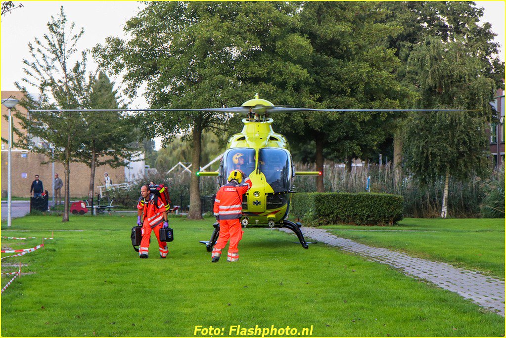 Traumahelikopter voor medische noodsituatie naar Schiedam ..