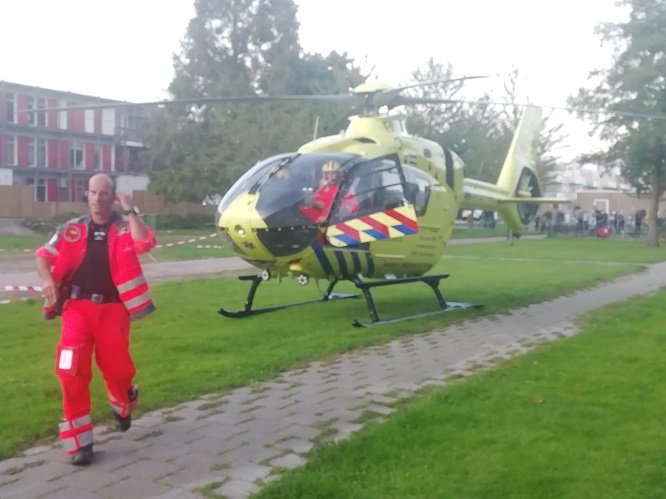 Traumahelikopter in Schiedam Woudhoek ..
