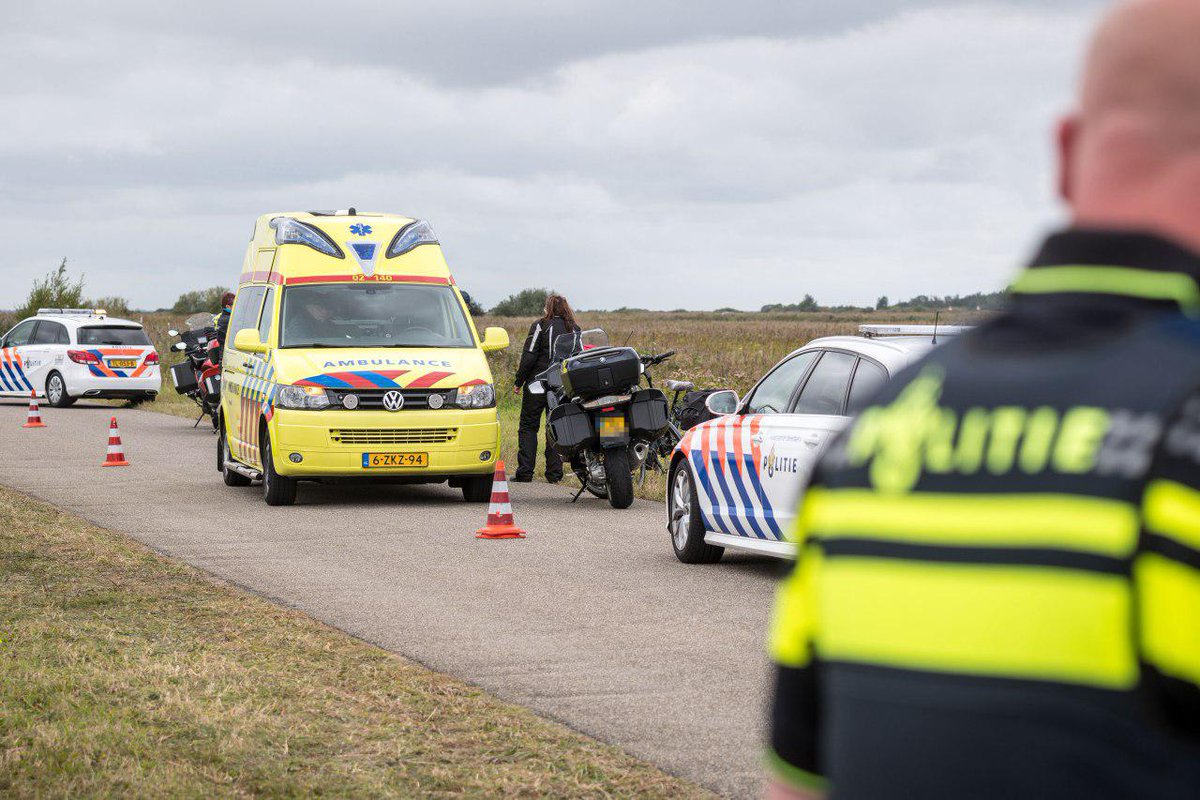 Fietsers ten val na aanrijding met motor #Lauwersoog  ..