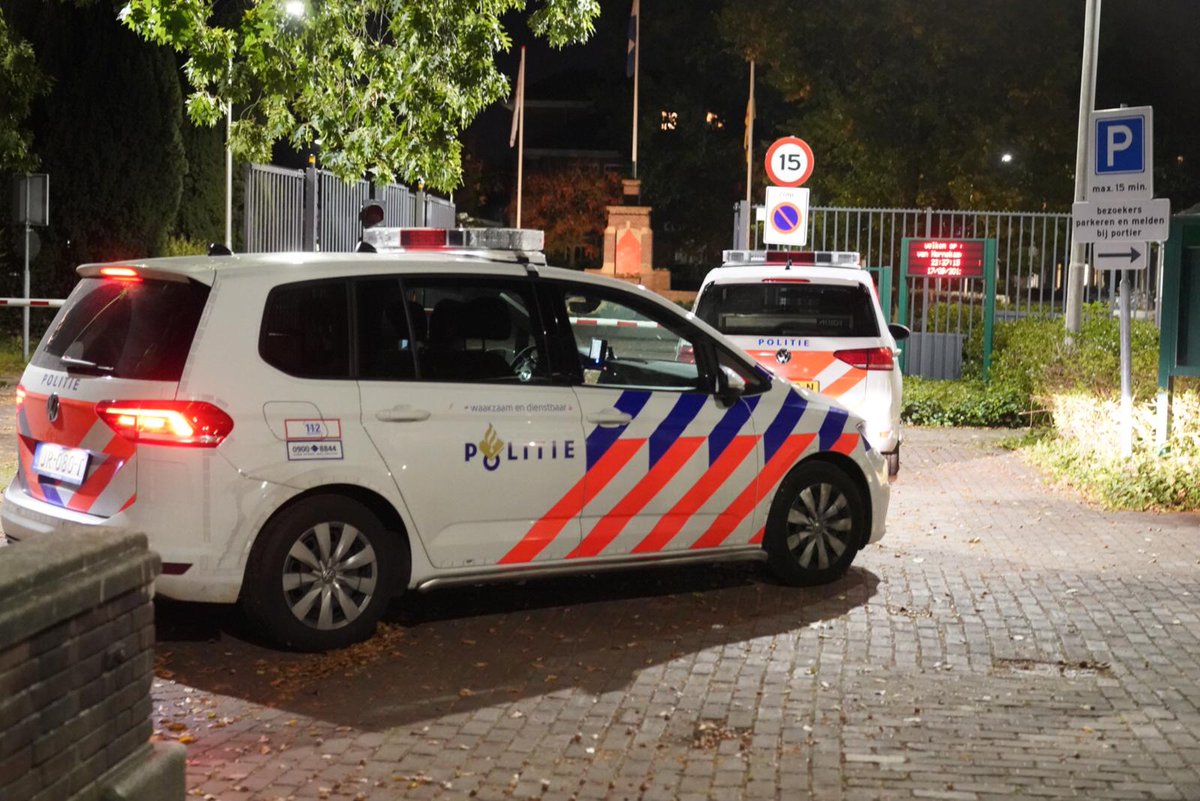 Politie rukt uit om 'steekincident' AZC Weert:..