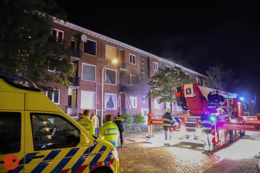Keukenbrand zorgt voor veel rookoverlast - LEEUWARDEN – In de nacht van dinsdag op woensdag ontstond er in een portiekwoning aan de Vuurdoornstraat een keukenbrand. Hierbij... -..
