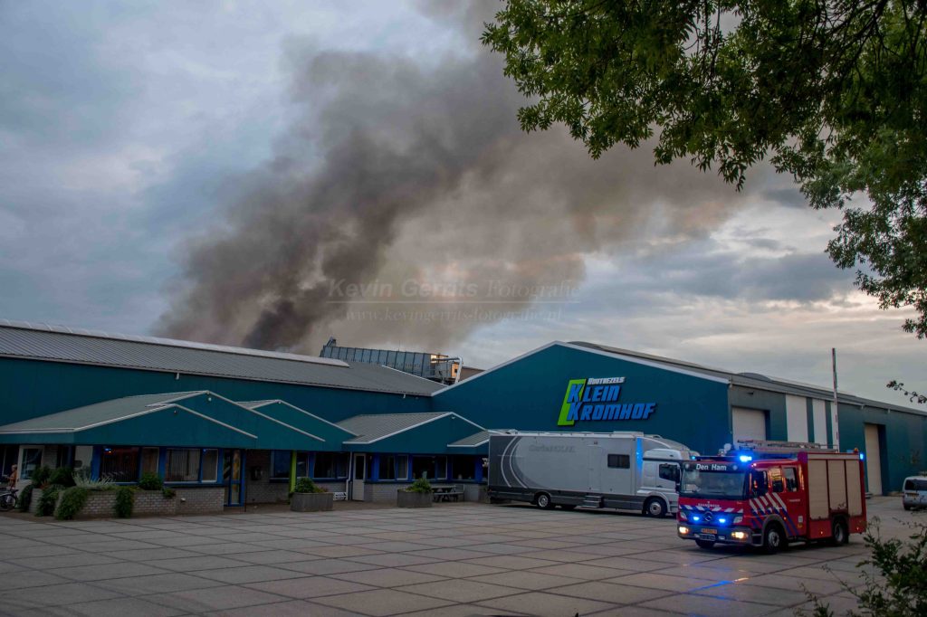 Grote brand bij houtbewerkingsbedrijf in Daarlerveen..