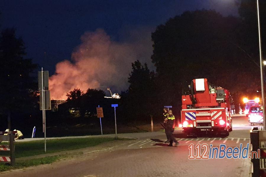 Zeer grote brand bij houtbewerkingsbedrijf in #Daarlerveen. 112 in Beeld.