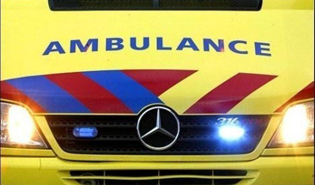 Fietser (70) ernstig gewond bij aanrijding met motoscooter - ..