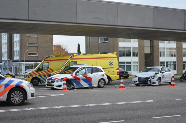 Politieauto betrokken bij aanrijding in Maastricht..