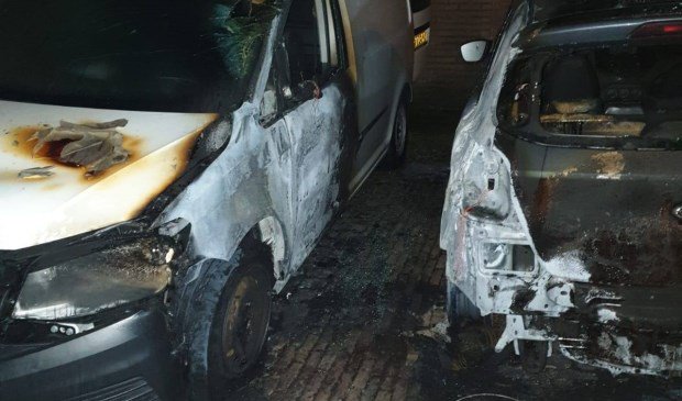 Politie zoekt getuigen van brandstichting auto's - ..