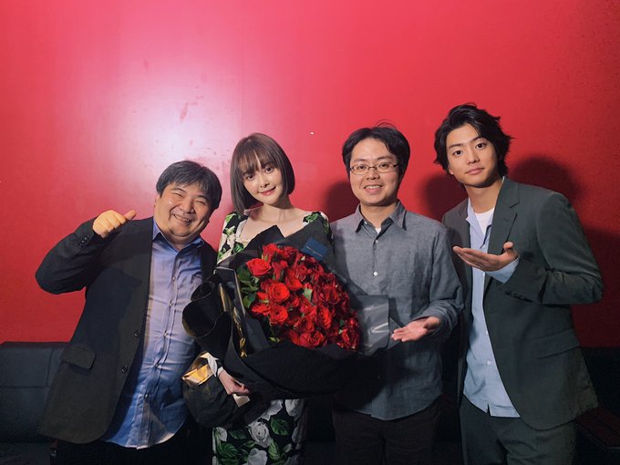昨日は、#惡の華 御礼舞台挨拶でしたっ 押見先生も駆けつけて下さり、お誕生日お祝いまで💐😭映画の感想に正解はないと思うの 昨日は、#惡の華 御礼舞台挨拶でしたっ 押見先生も駆けつけて下さり、お誕生日お祝いまで💐😭映画の感想に正解はないと思うの
