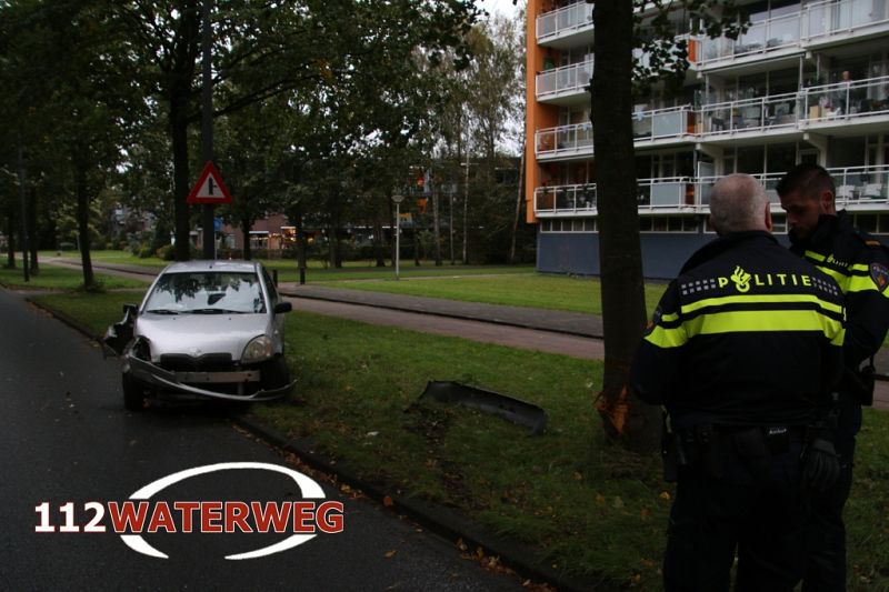 Nu online: Bezorger gaat lopen na ongeval -. #Vlaardingen.