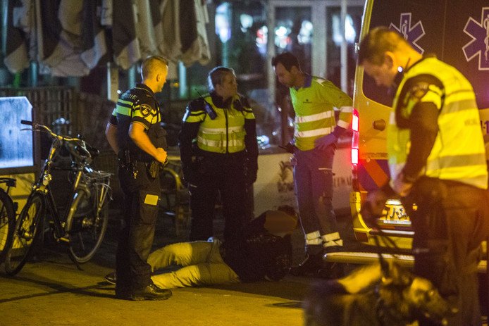 Massale vechtpartij in Doetinchem: 50 vechtersbazen drijven agenten in het nauw..