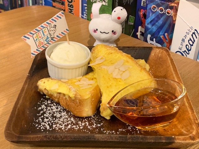 神保町にあるアソビCafe様にお邪魔してコラボメニューの『ウサこまフレンチトースト』と『京都の味!宇治抹茶タピオカラテ』 神保町にあるアソビCafe様にお邪魔してコラボメニューの『ウサこまフレンチトースト』と『京都の味!宇治抹茶タピオカラテ』