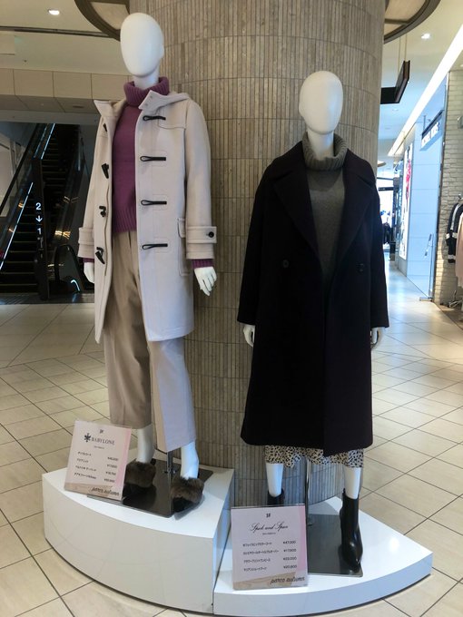 寒くなってきましたね!本館2F「CA4LA/カシラ」前の柱には、オススメ #秋コーデ が登場♪ショップ:本館3F「BAB 寒くなってきましたね!本館2F「CA4LA/カシラ」前の柱には、オススメ #秋コーデ が登場♪ショップ:本館3F「BAB