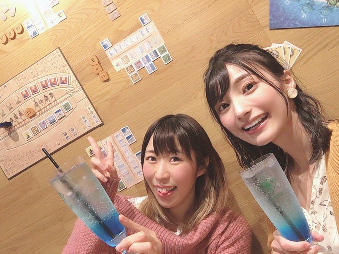 食べ物いっぱい食べたしそろそろ飲み物を…🍸神楽坂にあるRE:ALLさんで、ボドあそ蒼たまカクテル!!綺麗な色ー!まりんか 食べ物いっぱい食べたしそろそろ飲み物を…🍸神楽坂にあるRE:ALLさんで、ボドあそ蒼たまカクテル!!綺麗な色ー!まりんか