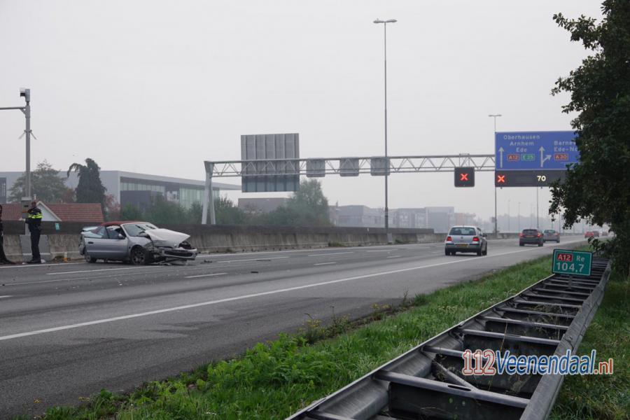 Bestuurder onder invloed rijd tegen de vangrail op de A12, passagier gewond. 112Veenendaal.