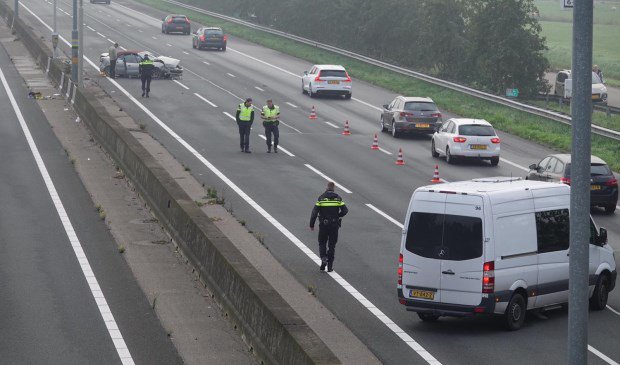 Bestuurder aangehouden na aanrijding op A12 [EDE] Op de snelweg A12 bij Ede vond zondagochtend een eenzijdig ongeval plaats.