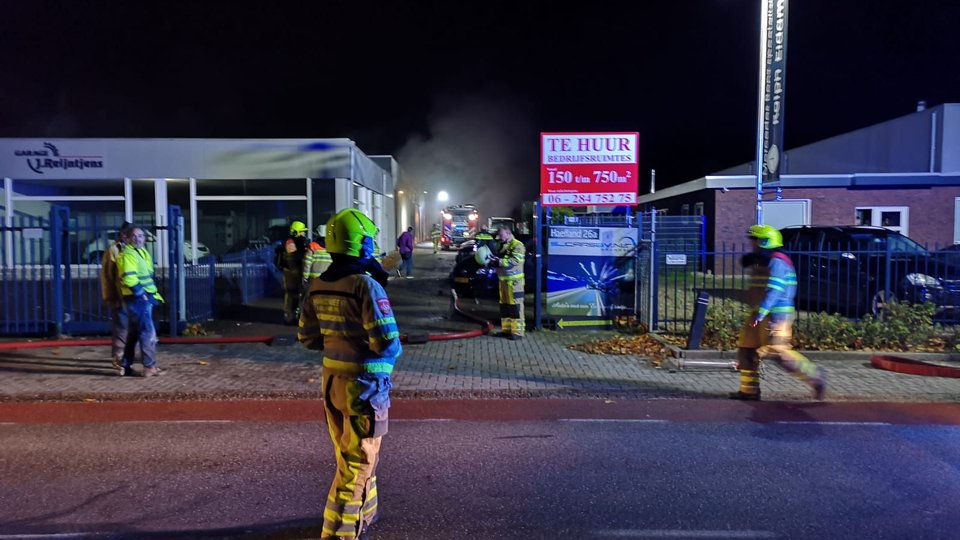 Politie vermoedt brandstichting bij garagebedrijf Brunssum:..
