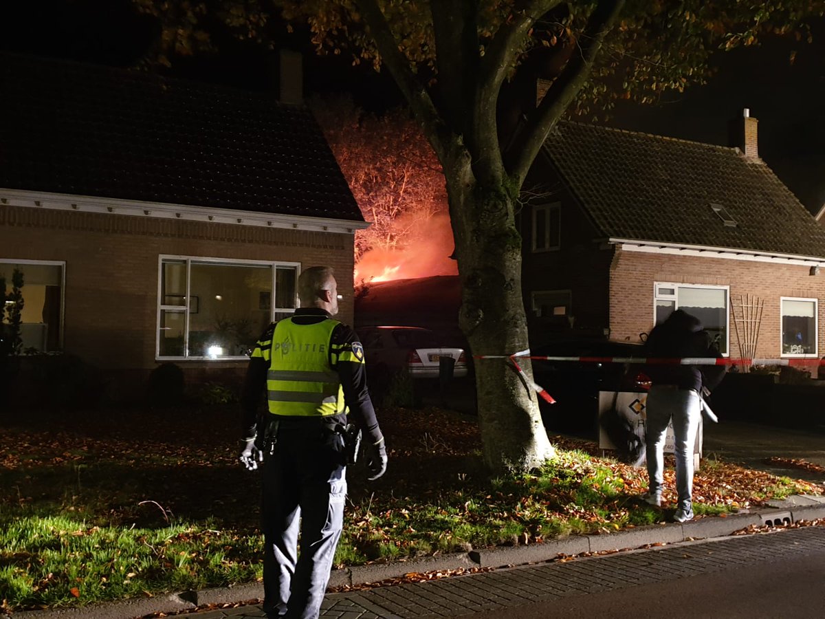 Brandweer Leek assisteert bij grote brand in Nieuw-Roden. #InfoLeek.